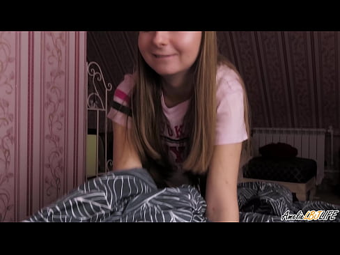 ❤️ Blondie onun BFF-ni dərindən sorur və ağzına boşaldır Porn video pornoda az.dewporn.ru